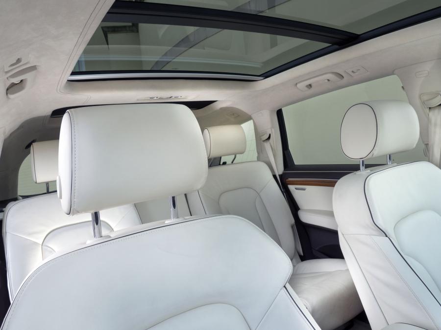 Интерьер Audi Q7 V12 TDI Quattro (4L) 2009 года  (UK) (фото 13 из 15)